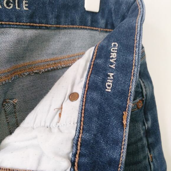 American Eagle The Dream Short Curvy Midi Size 8 Blue Denim Jean Cutoffs 5" - Picture 6 of 13